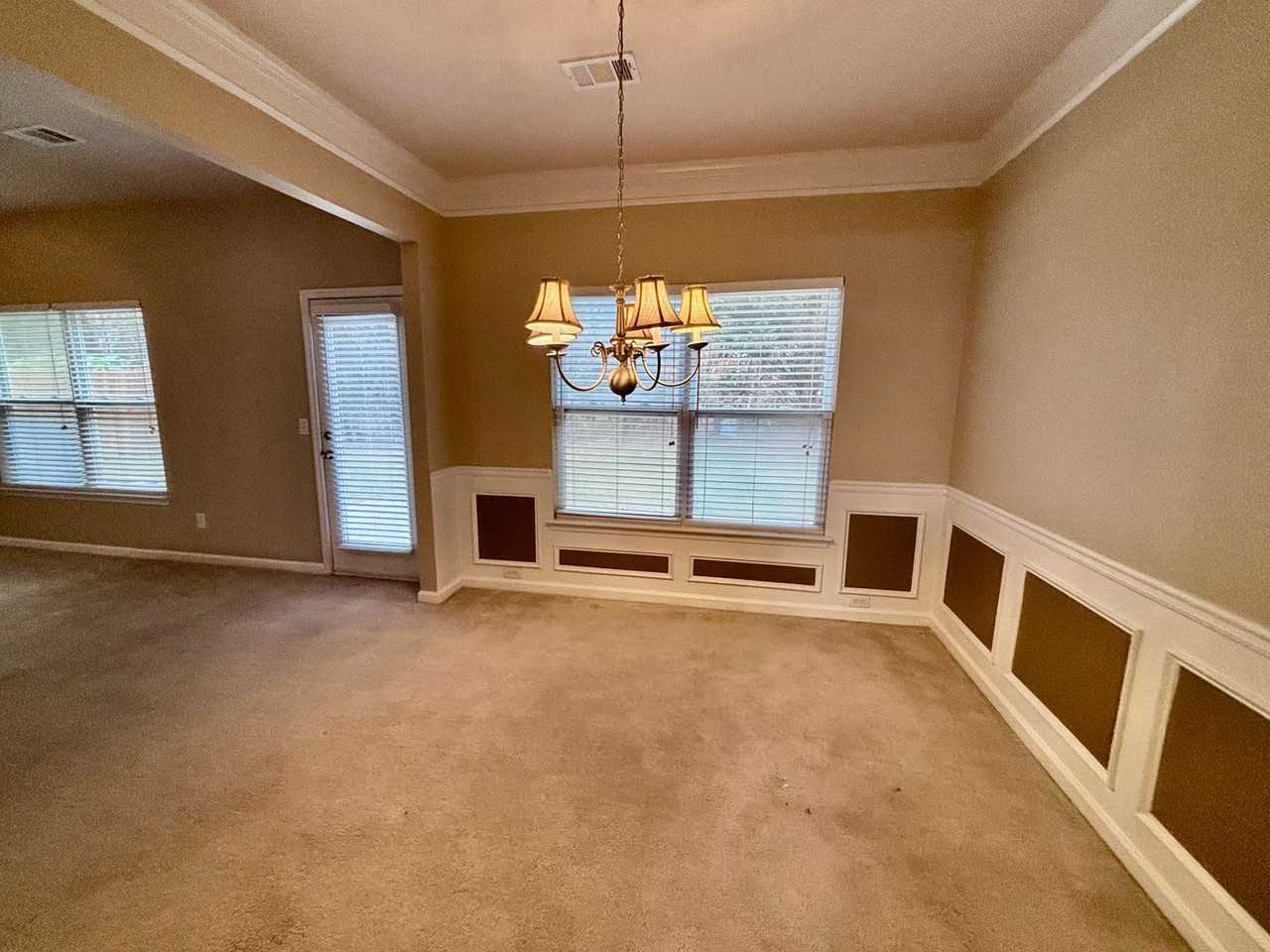 345 Blackwood Ln - Photo 7 of 26