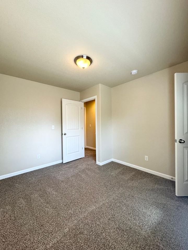 926 Delphins Place - Photo 7 of 13