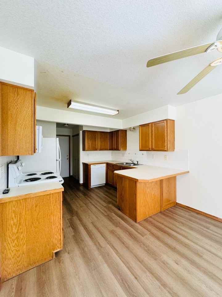 990 Winona Cir - Photo 6 of 15