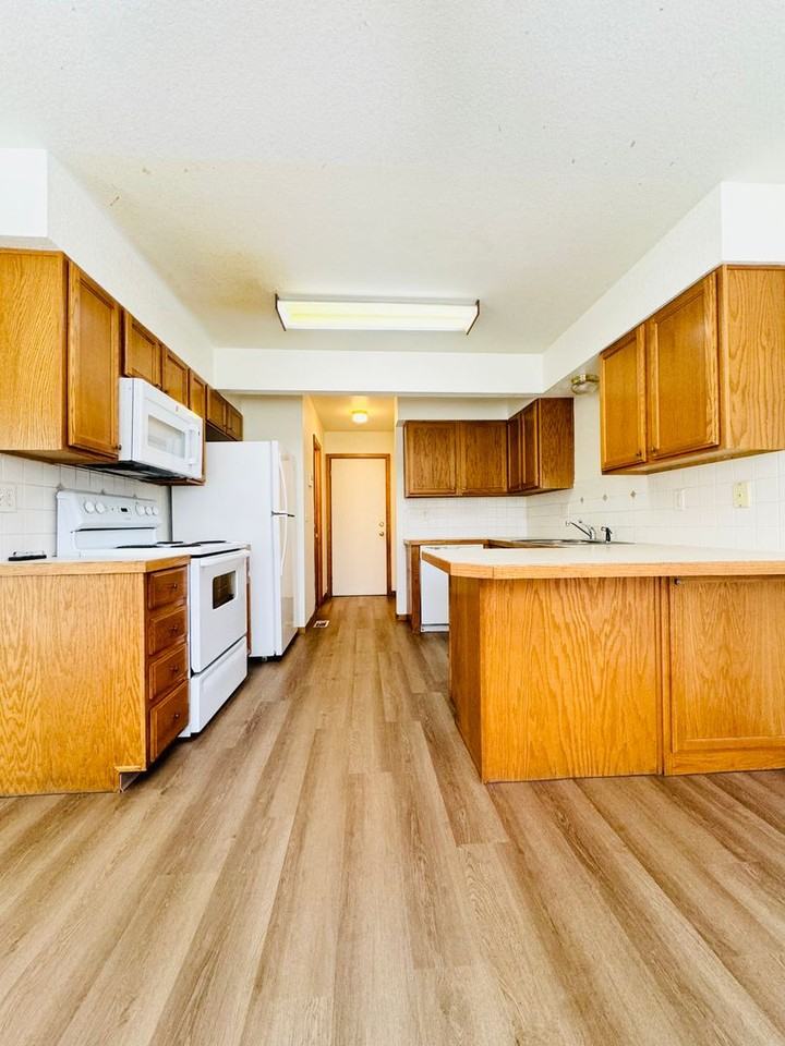 990 Winona Cir - Photo 7 of 15