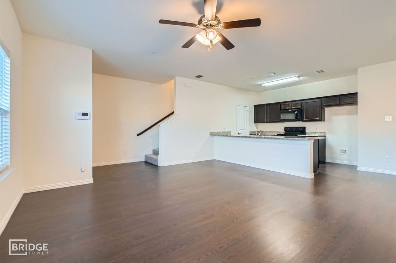 1321 Lakecrest Lane - Photo 5 of 28