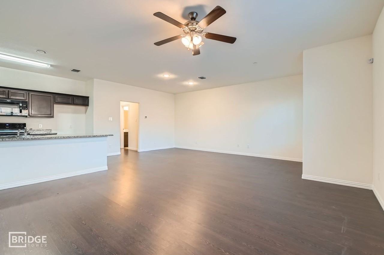 1321 Lakecrest Lane - Photo 6 of 28