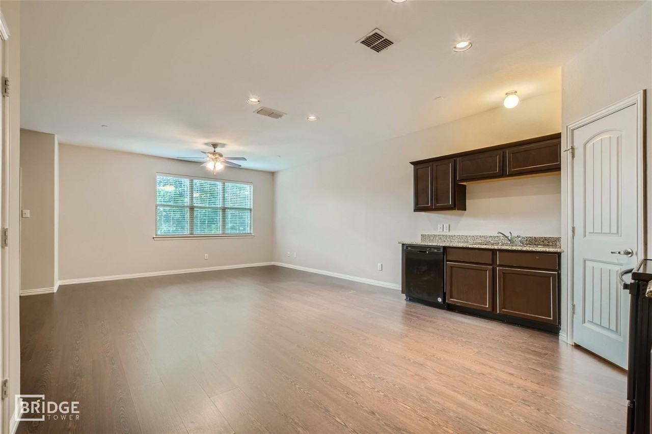 1312 Lake Crest Ln - Photo 3 of 23