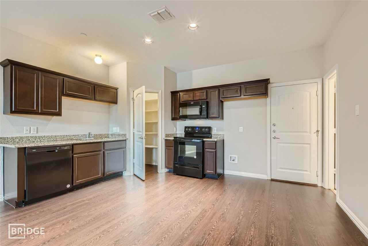 1312 Lake Crest Ln - Photo 4 of 23