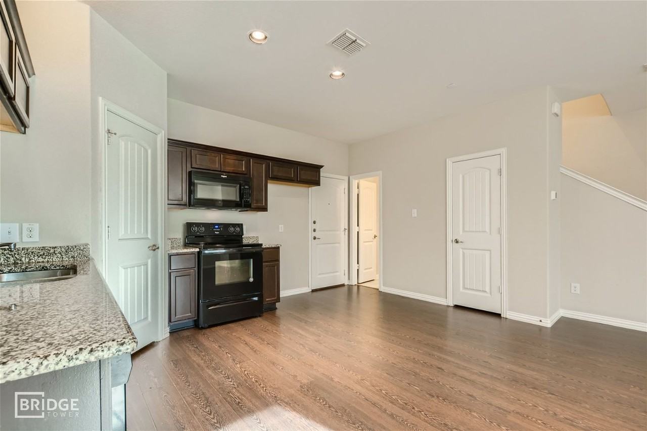 1312 Lake Crest Ln - Photo 6 of 23