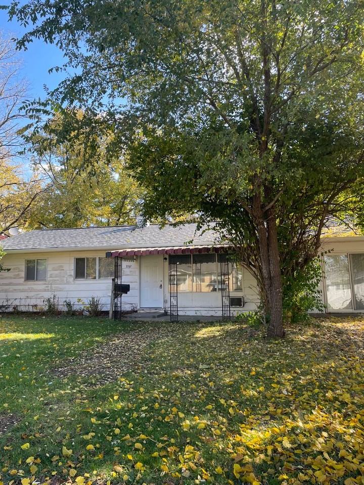 3161 Chrysler Street - Photo 4 of 13