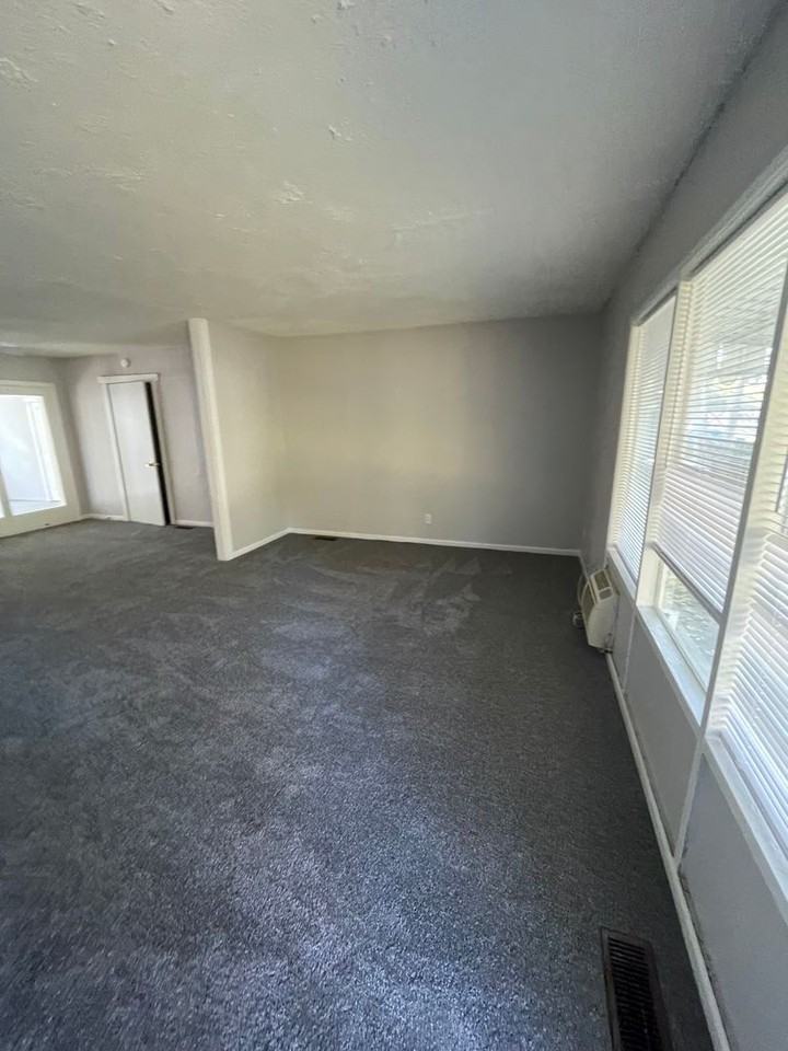 3161 Chrysler Street - Photo 6 of 13