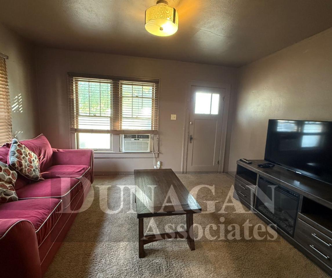 408 W Luckey St - Photo 2 of 7