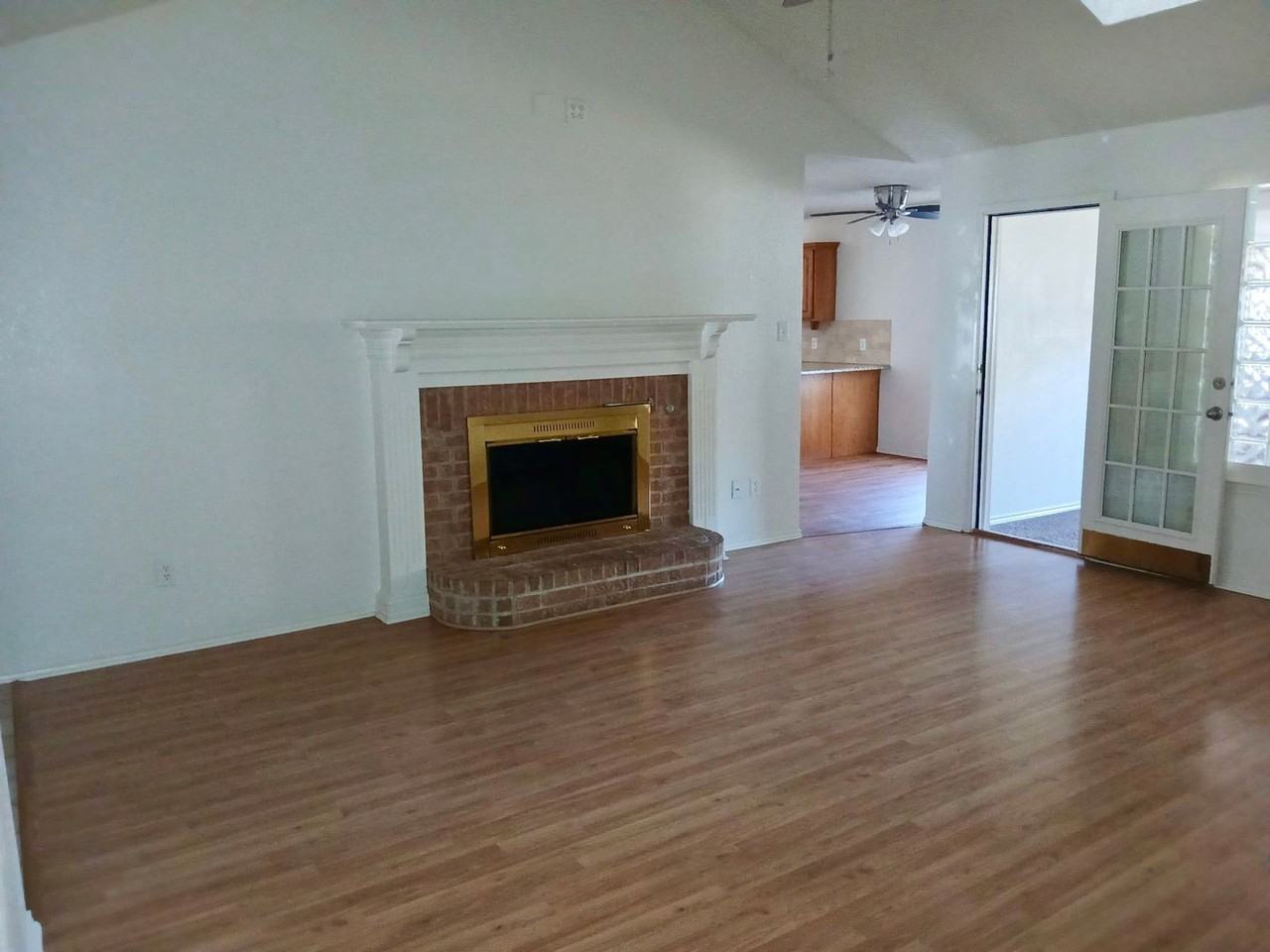 709 Windridge Ln - Photo 4 of 12