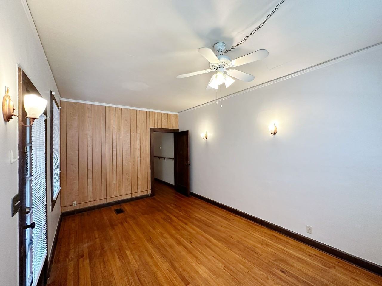 1111 Sw 4th Ave - Photo 4 of 13