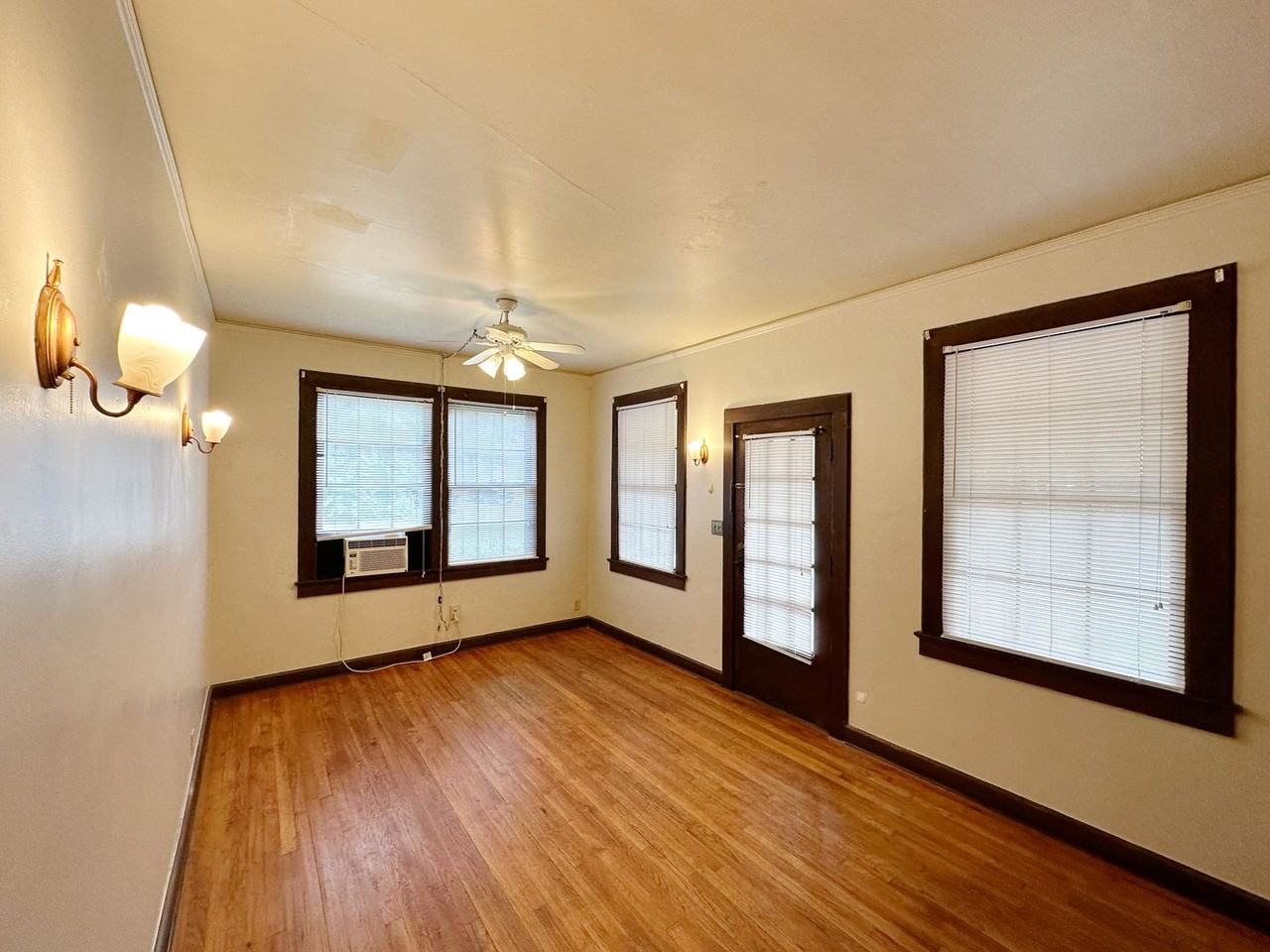 1111 Sw 4th Ave - Photo 5 of 13