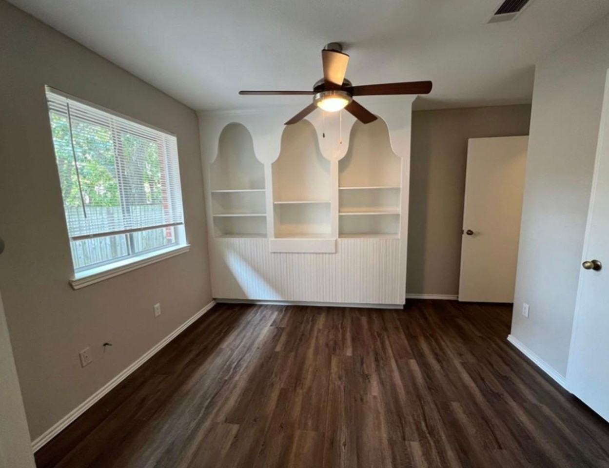 4714 Castleman Dr - Photo 7 of 14