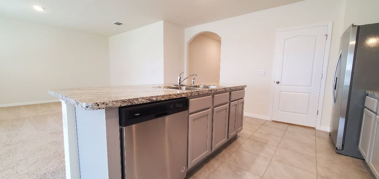 747 Squires Grove Dr - Photo 6 of 23