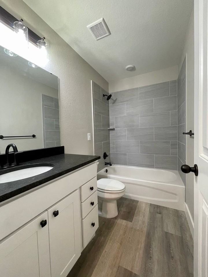 2012 Cedarhill Dr #B - Photo 7 of 11