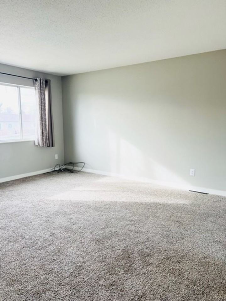 318 Michigan Ave - Photo 4 of 21