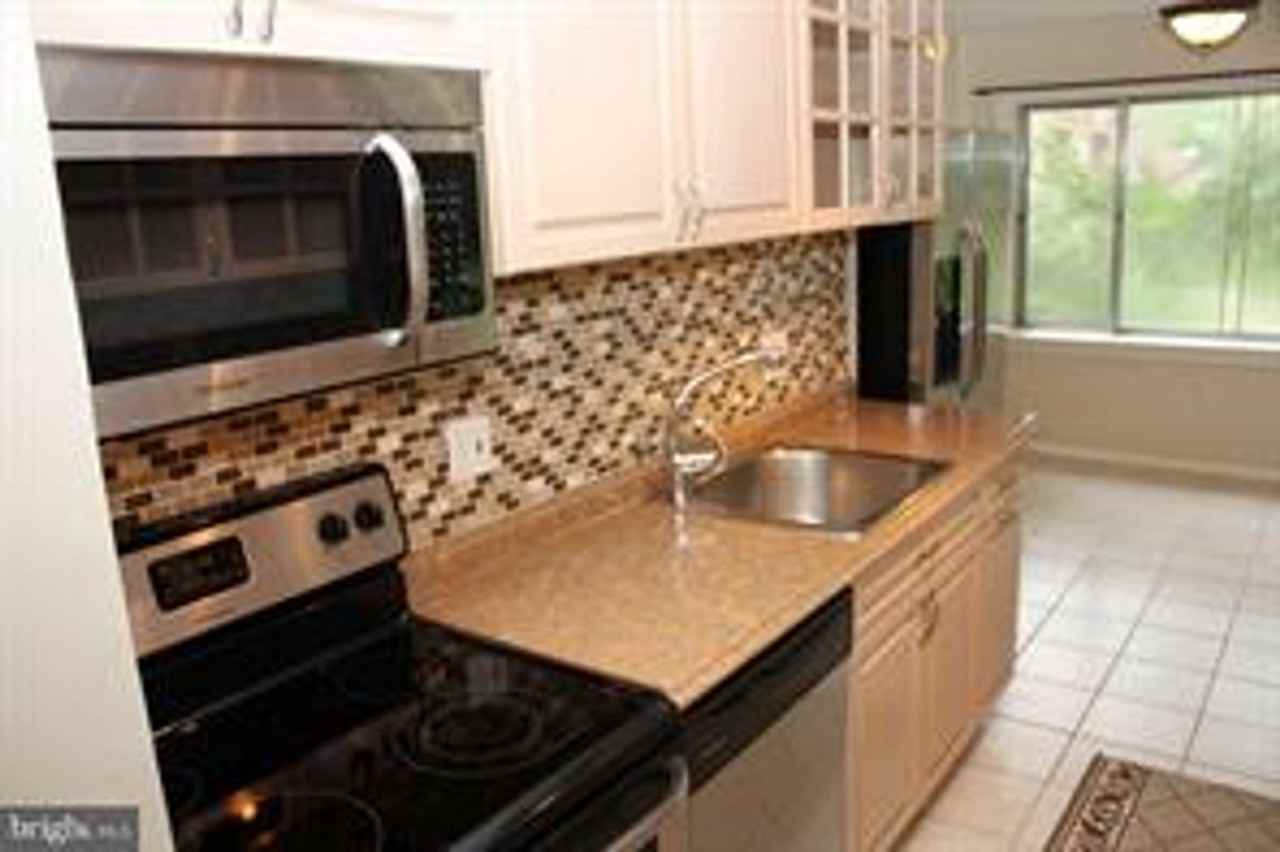 444 Girard Street #102 - Photo 6 of 26