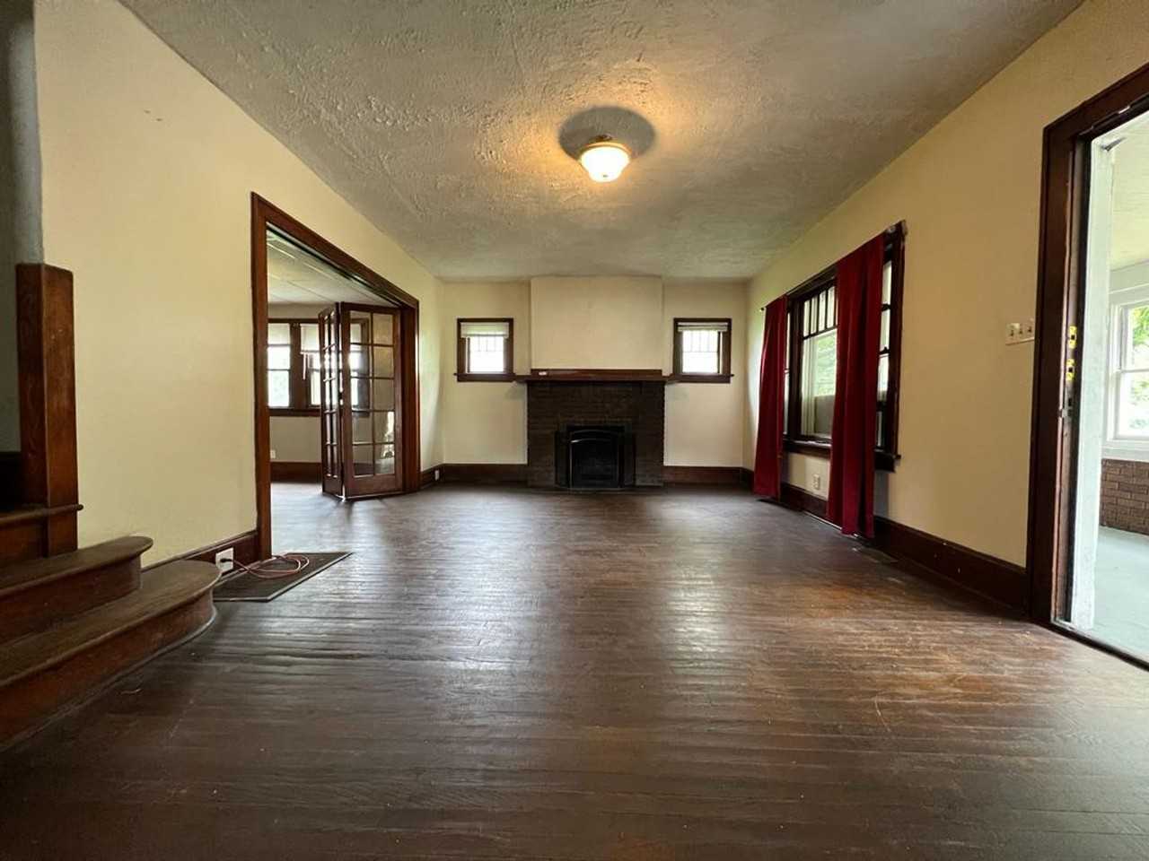 614 East Broadway Street - Photo 4 of 19