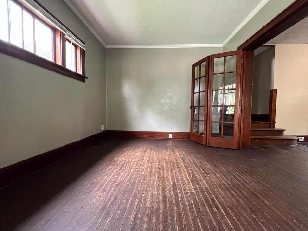 614 East Broadway Street - Photo 5 of 19