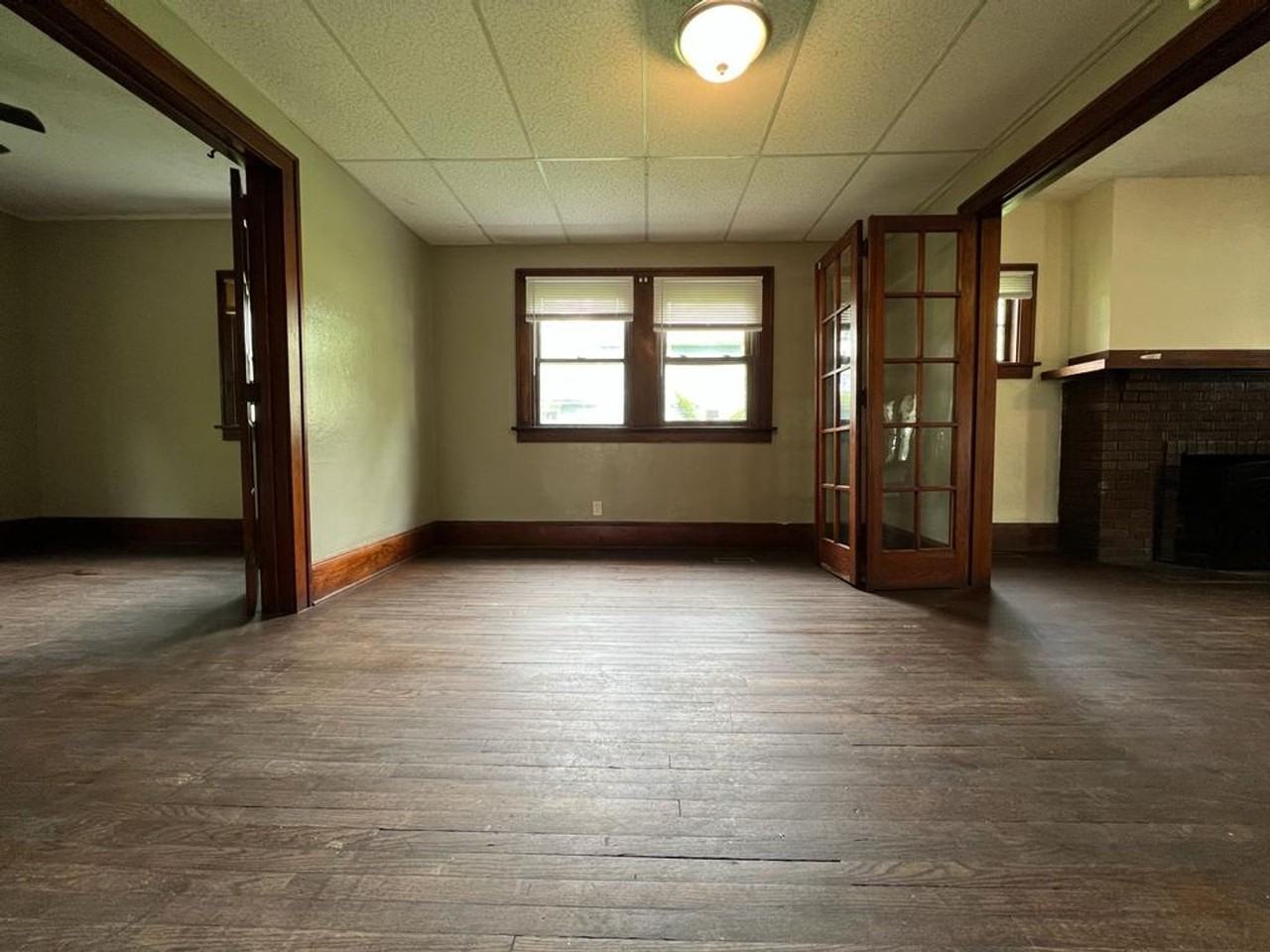 614 East Broadway Street - Photo 6 of 19