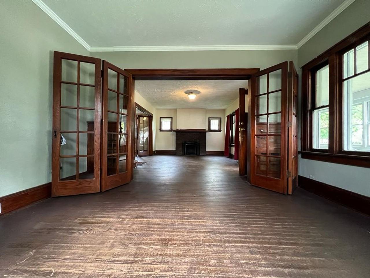 614 East Broadway Street - Photo 7 of 19