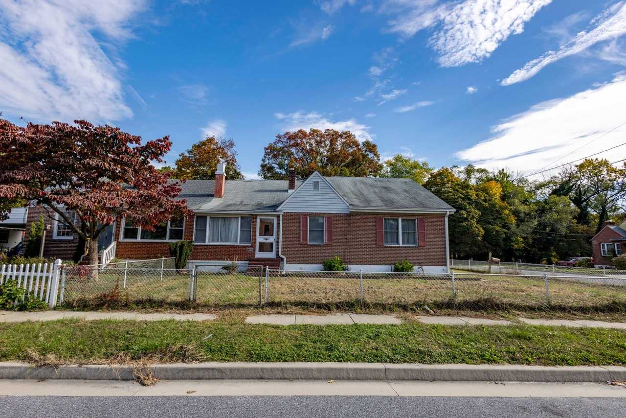 317 S Stuart St - Photo 2 of 30