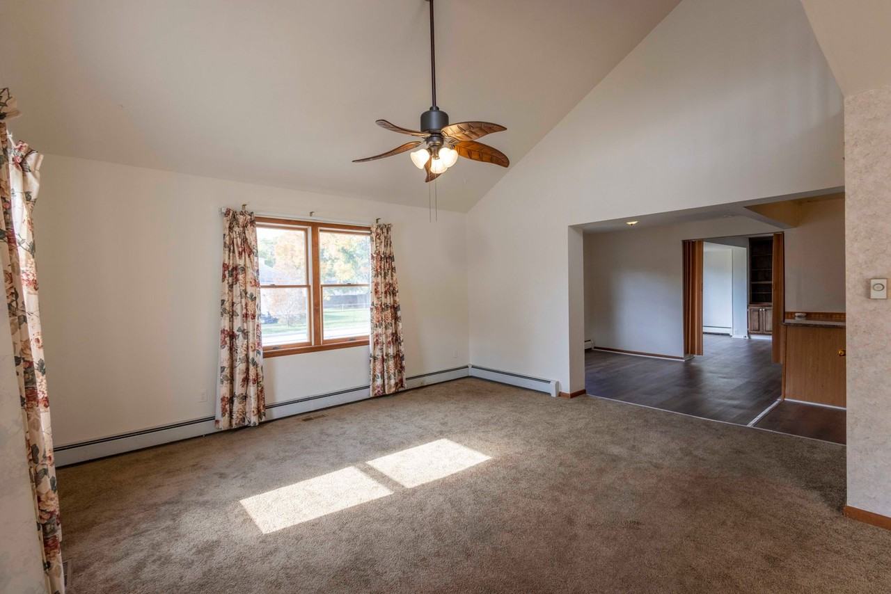 317 S Stuart St - Photo 5 of 30