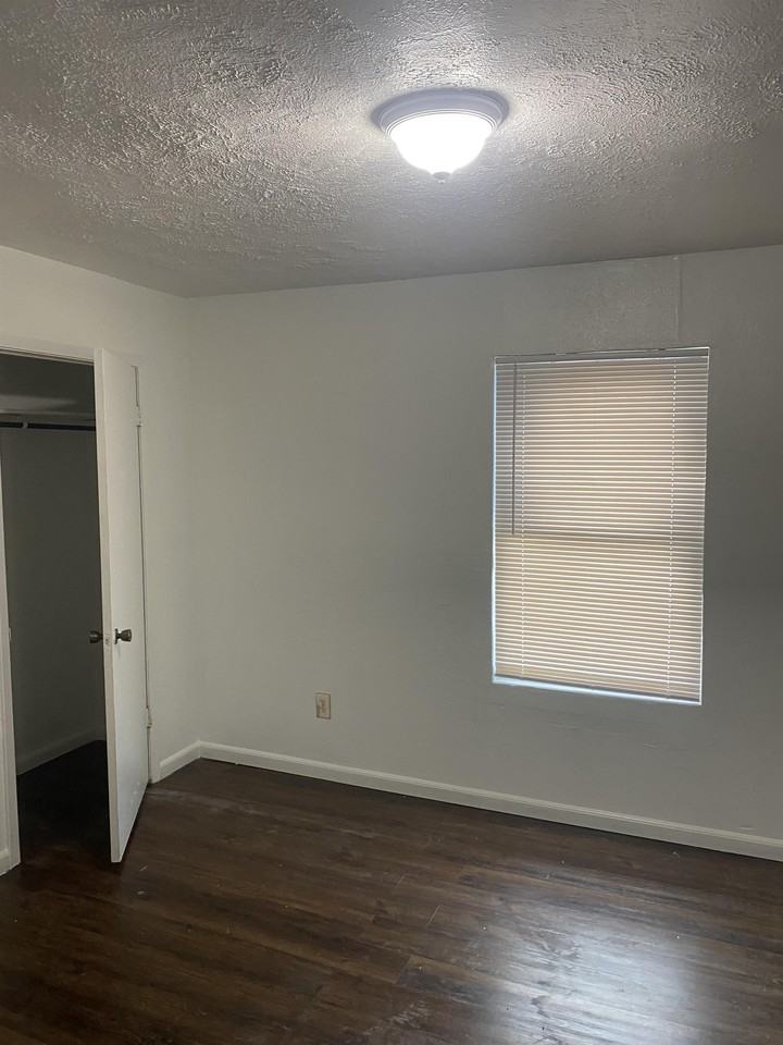 512 West Green Avenue - Photo 2 of 9