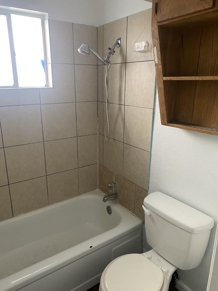 512 West Green Avenue - Photo 3 of 9