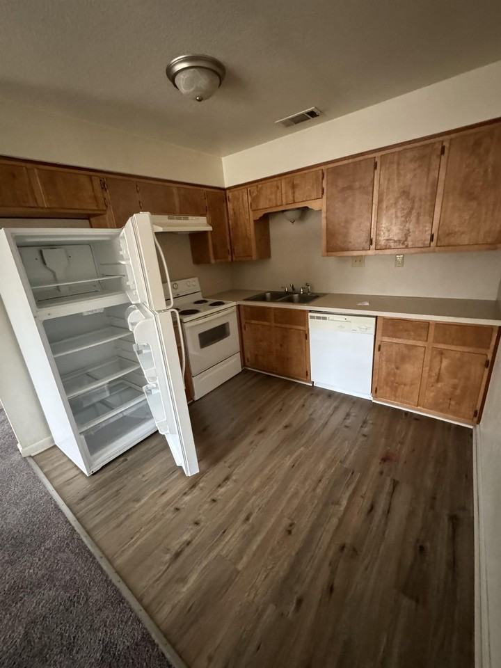 208 Veterans Ave - Photo 2 of 9