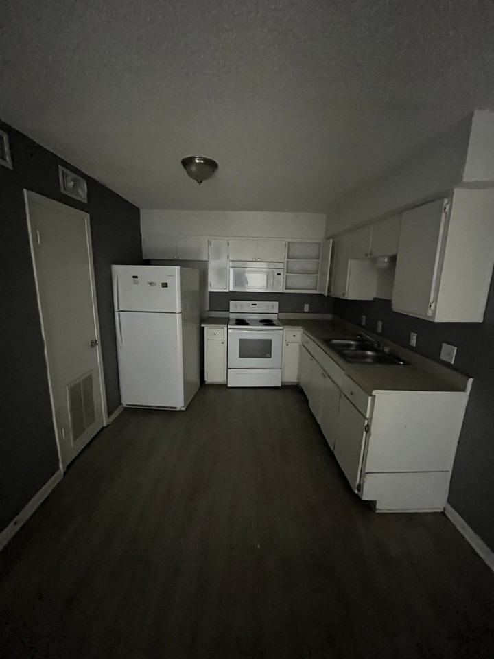 420 North Gilmer Street - Photo 4 of 8