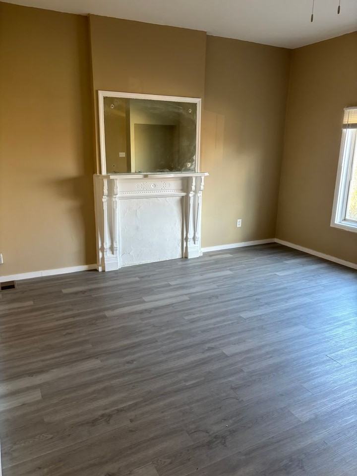 3937 Iowa Avenue - Photo 2 of 9