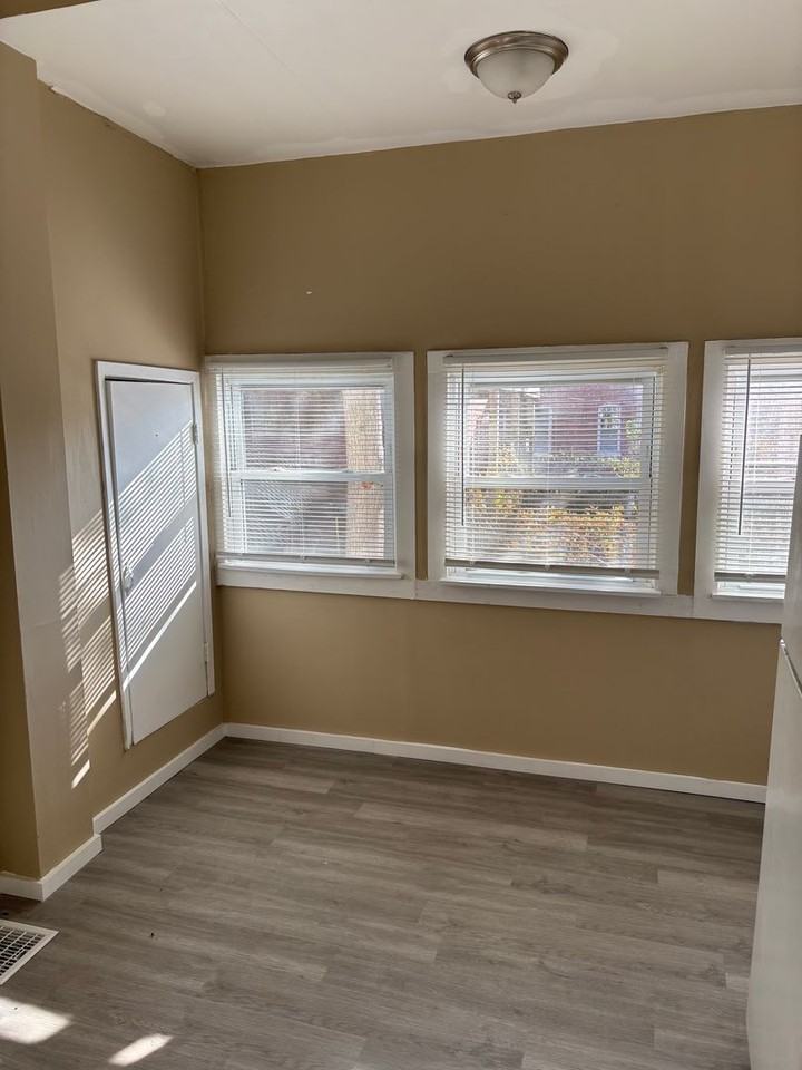 3937 Iowa Avenue - Photo 4 of 9