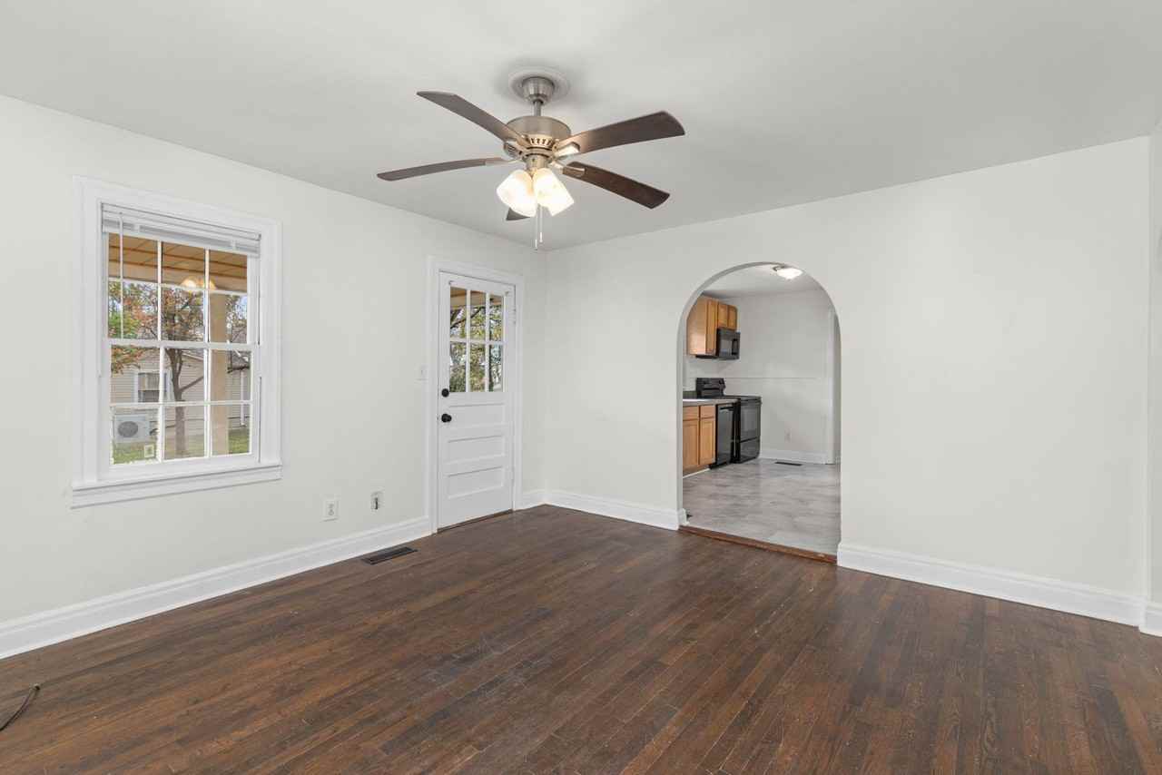 809 E Mobile St - Photo 4 of 19