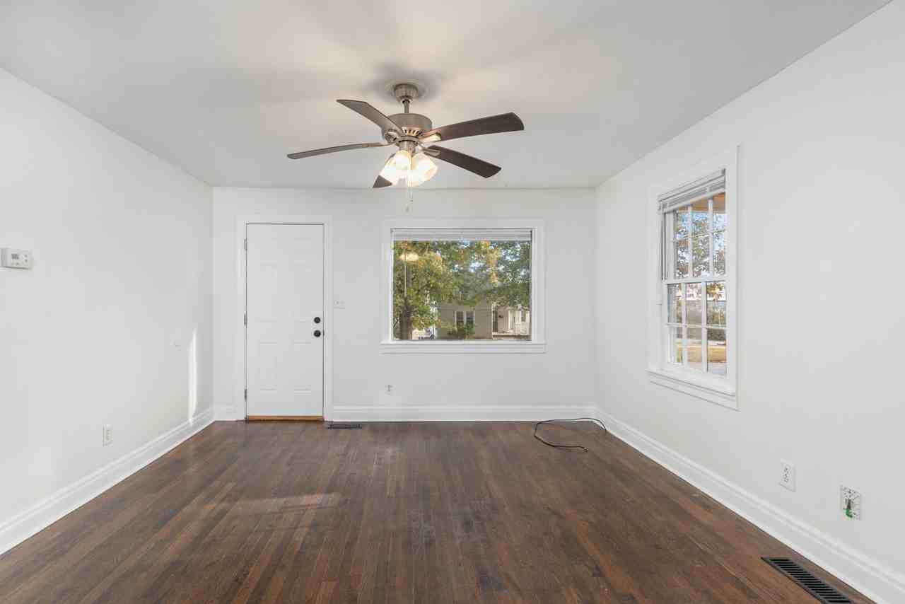 809 E Mobile St - Photo 5 of 19