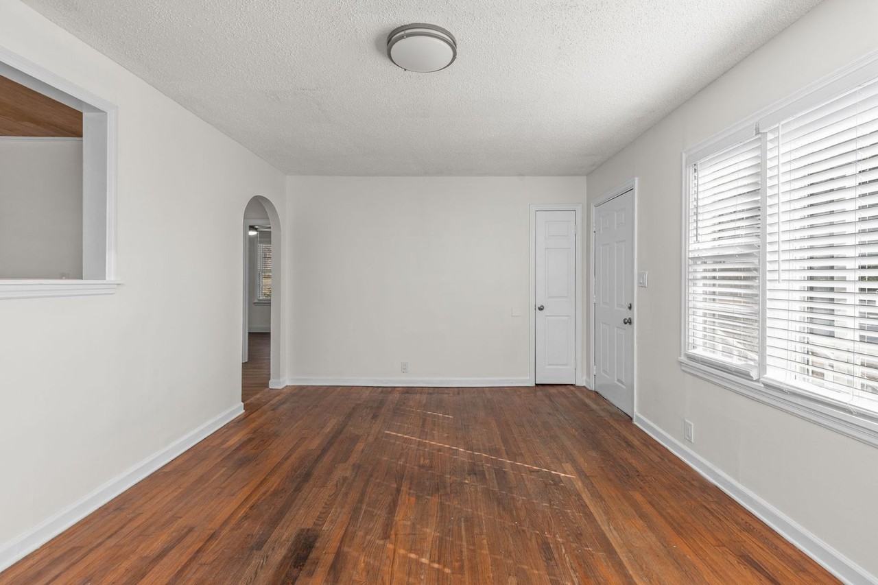 801 E. MOBILE STREET - Photo 5 of 25