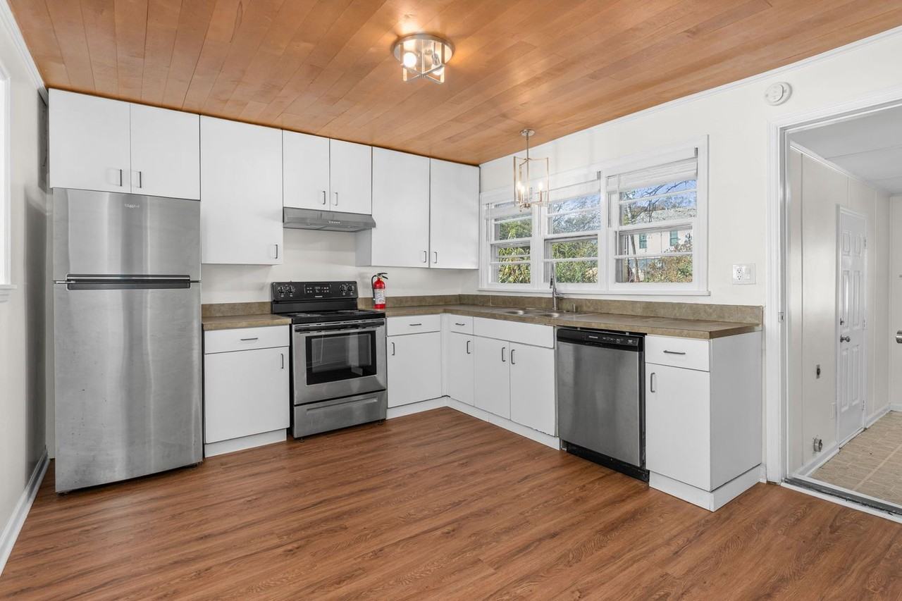 801 E. MOBILE STREET - Photo 7 of 25