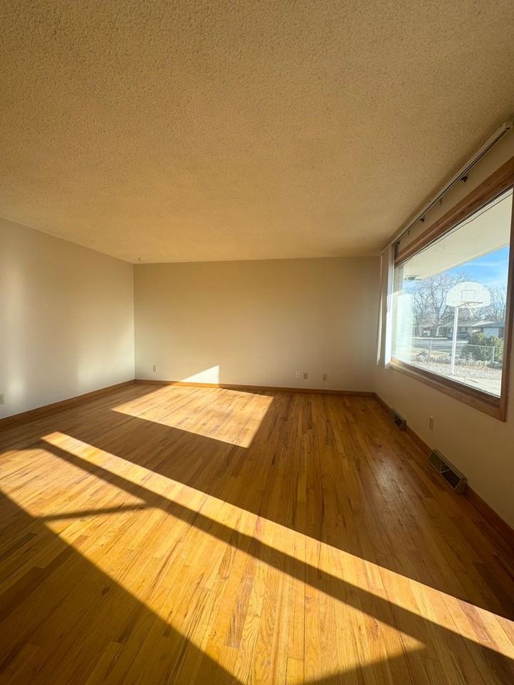 2009 Cameo Ave - Photo 2 of 24