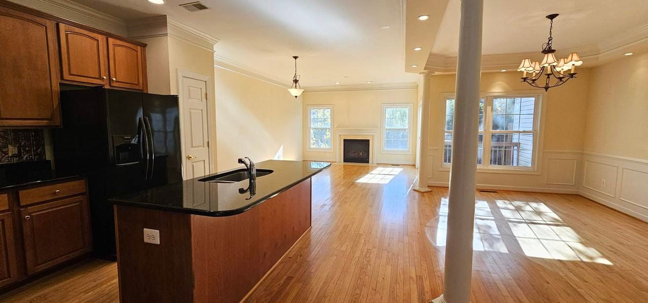 3854 Elmwood Towne Way - Photo 4 of 24