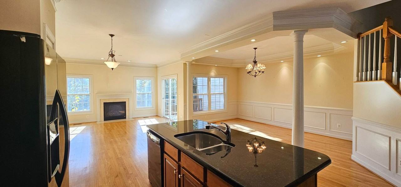 3854 Elmwood Towne Way - Photo 5 of 24