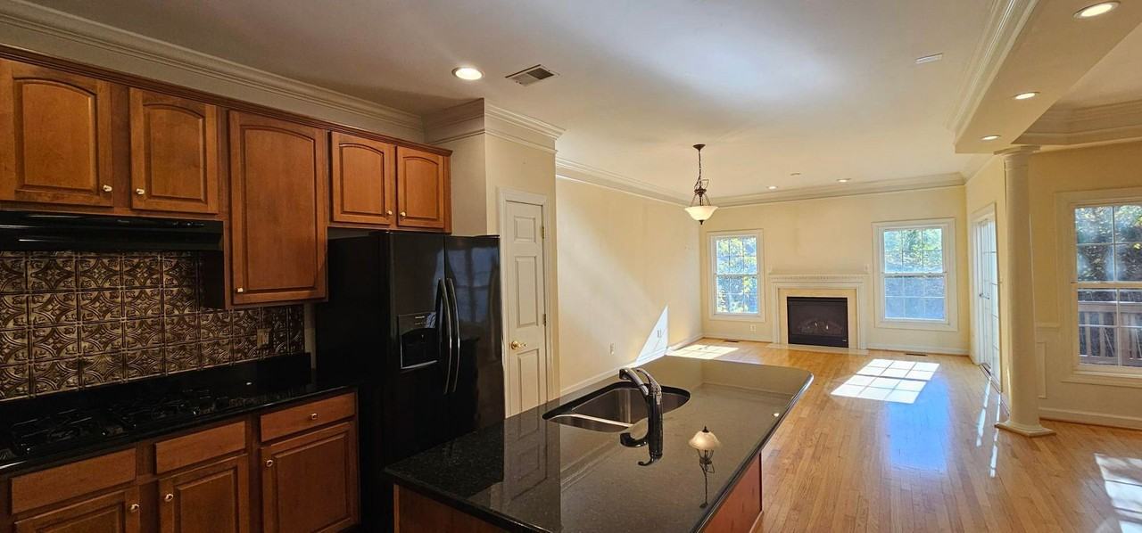 3854 Elmwood Towne Way - Photo 6 of 24