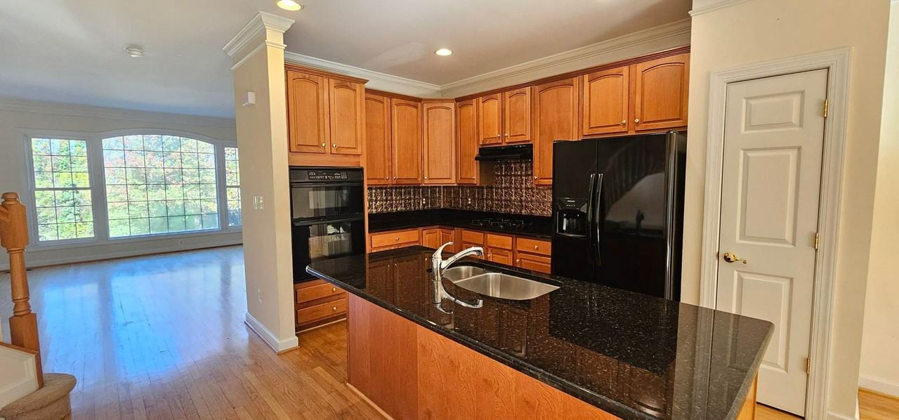 3854 Elmwood Towne Way - Photo 7 of 24