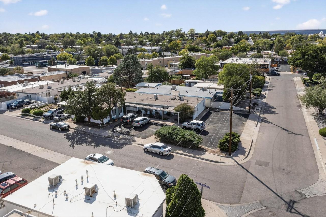 301 Graceland Drive Southeast - Photo 3 of 48