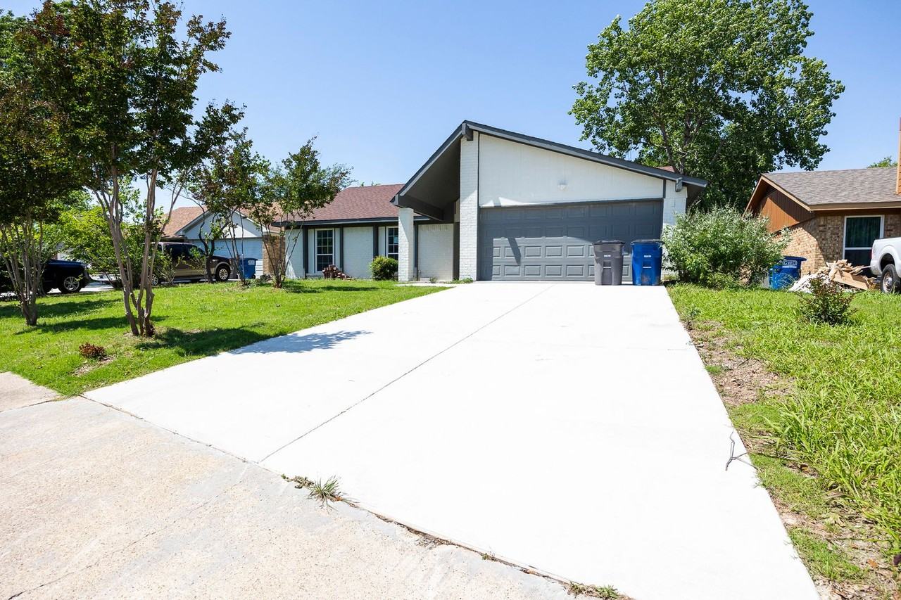 2609 Herring Cir - Photo 2 of 21