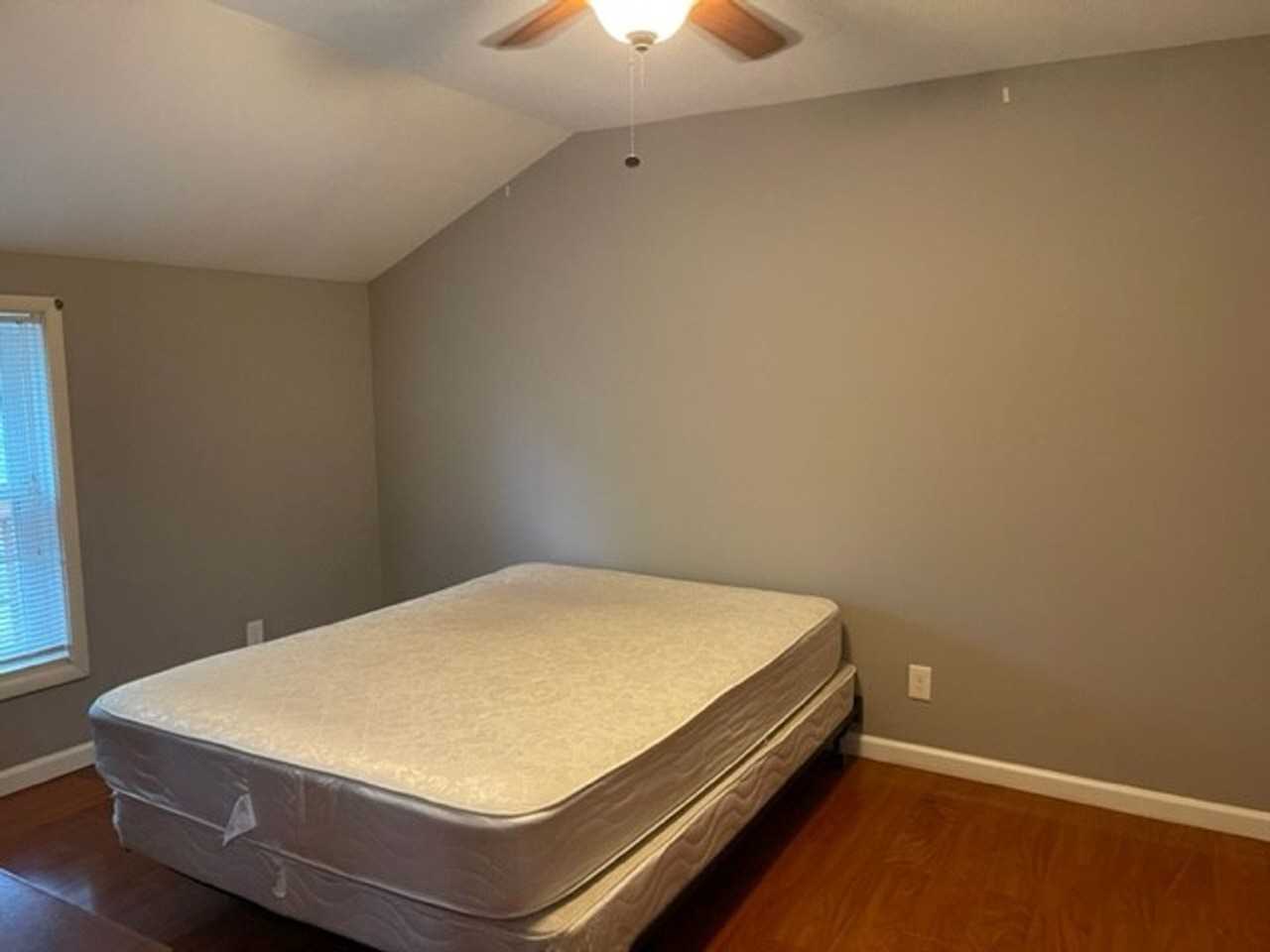 808 N Lincoln Ave - Photo 3 of 11