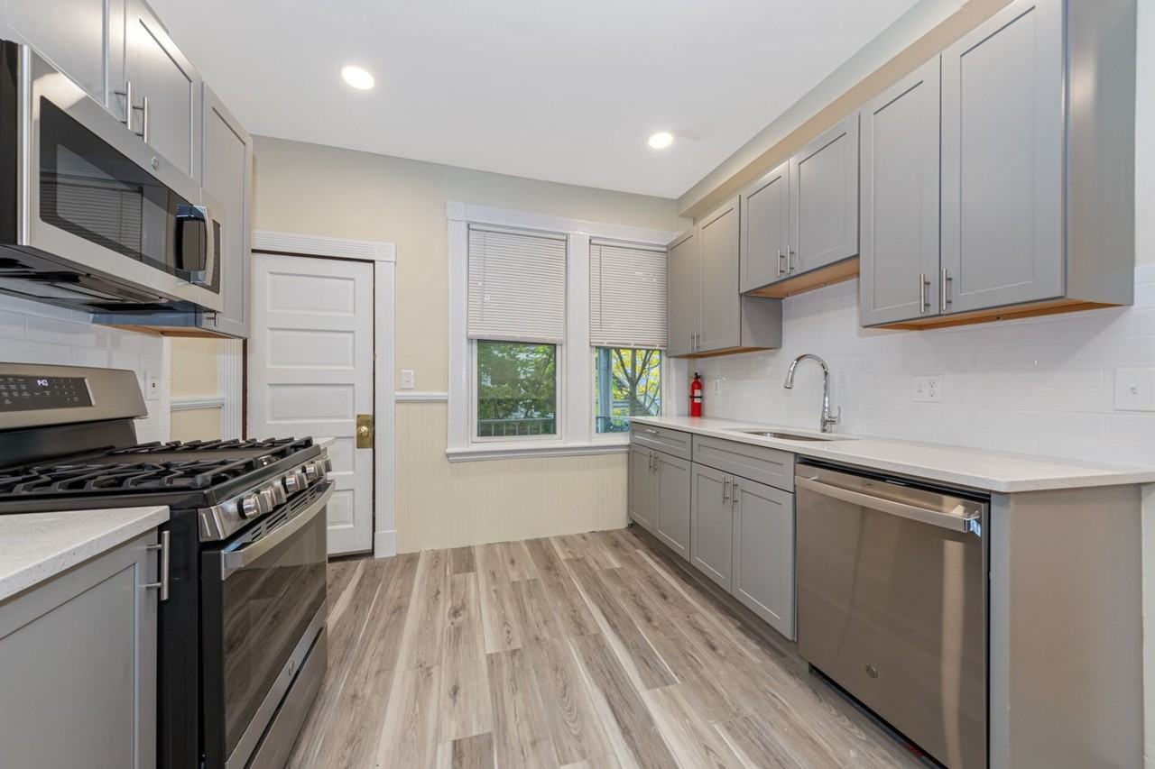 45 Brackett Street - Photo 4 of 30