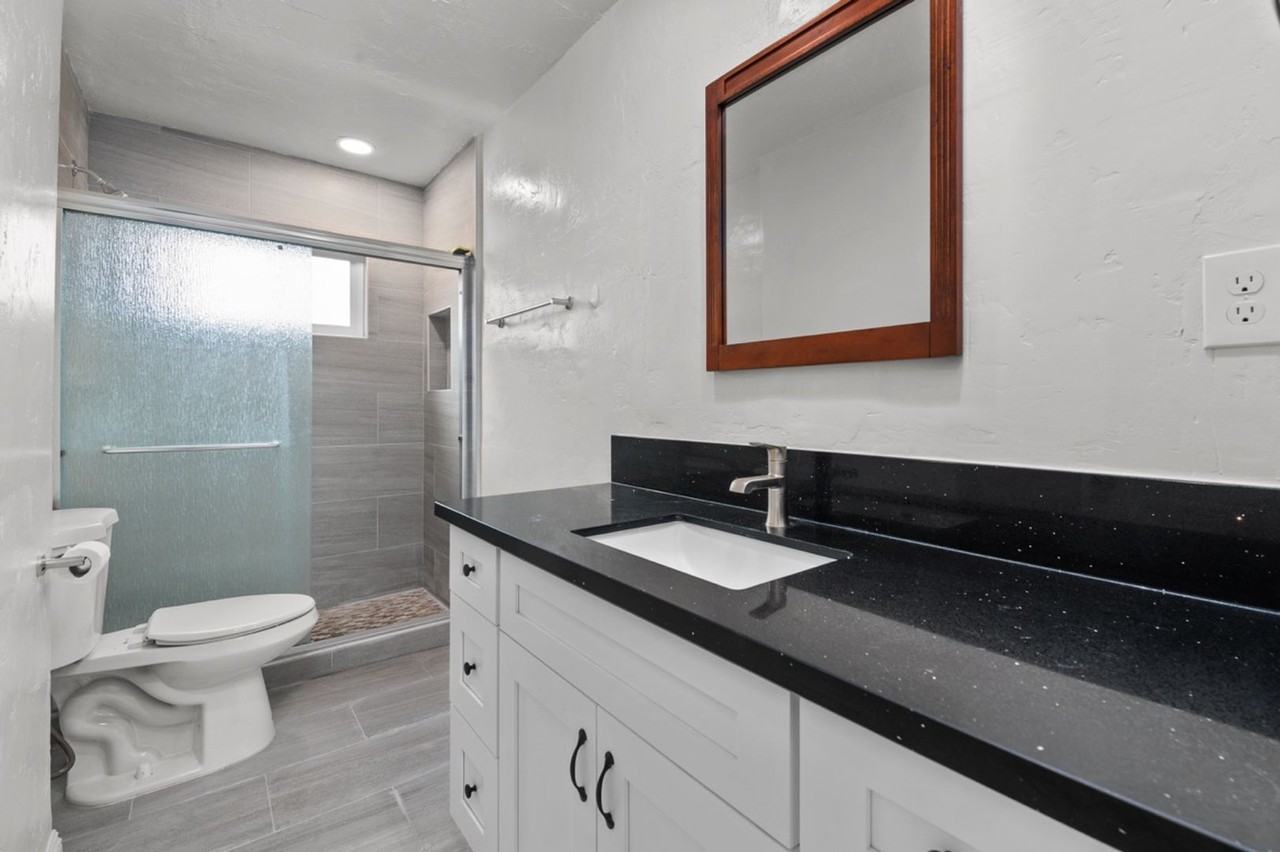 6233 Hobart St - Photo 3 of 22