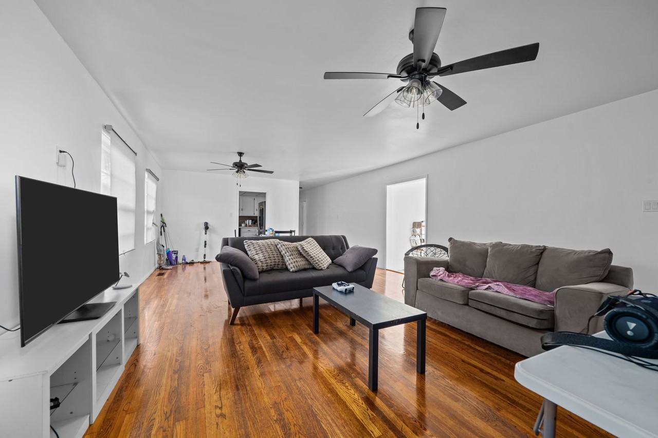 4927 63rd St - Photo 4 of 27