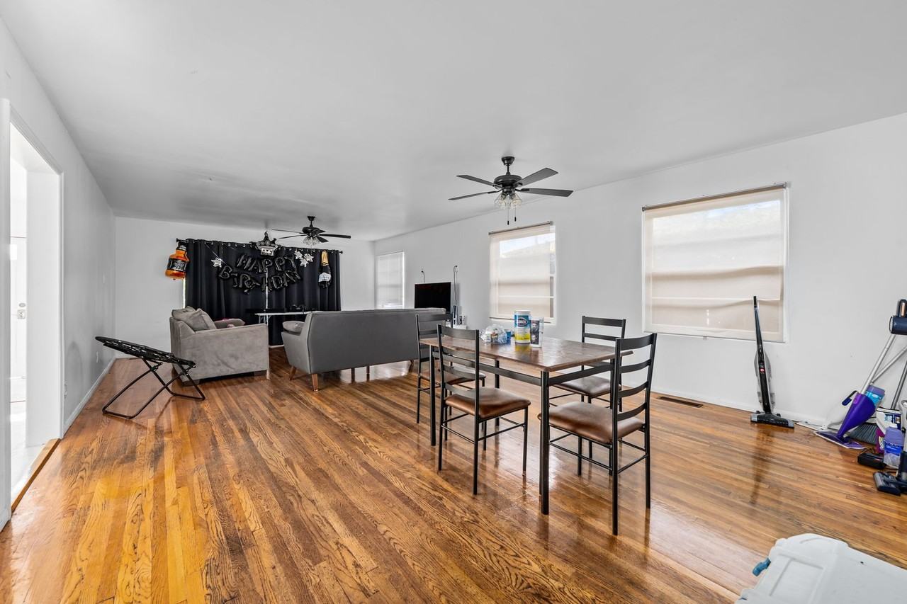 4927 63rd St - Photo 7 of 27