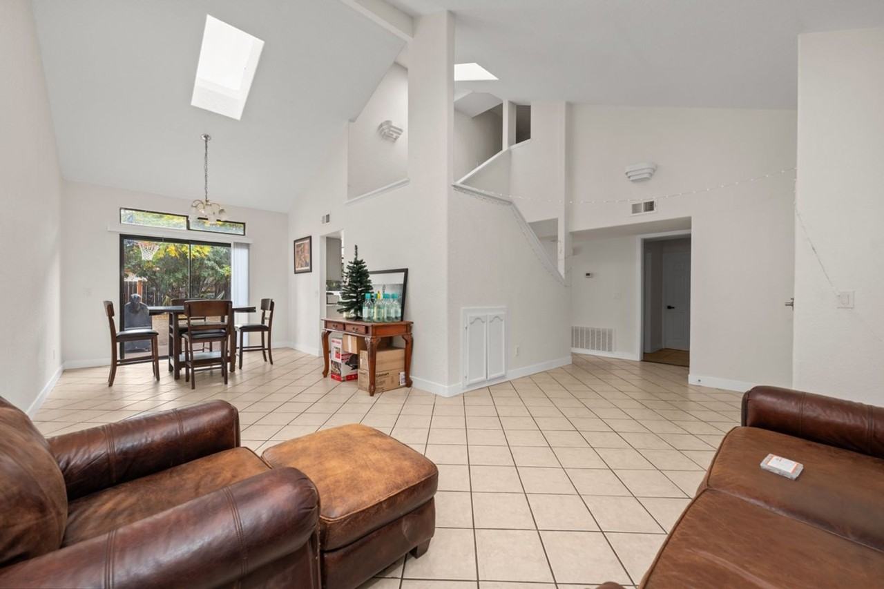 4728 63rd St - Photo 4 of 33