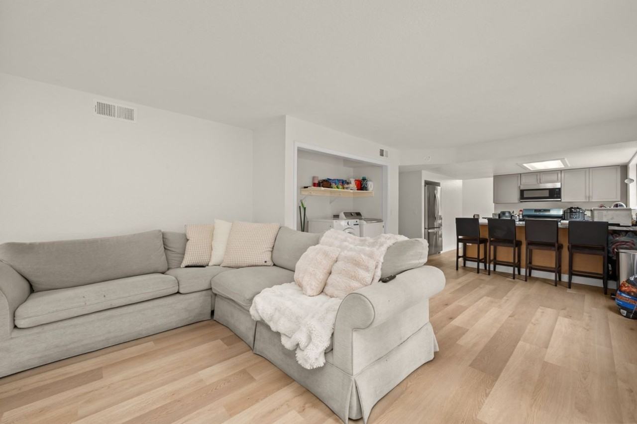 4728 63rd St - Photo 4 of 33